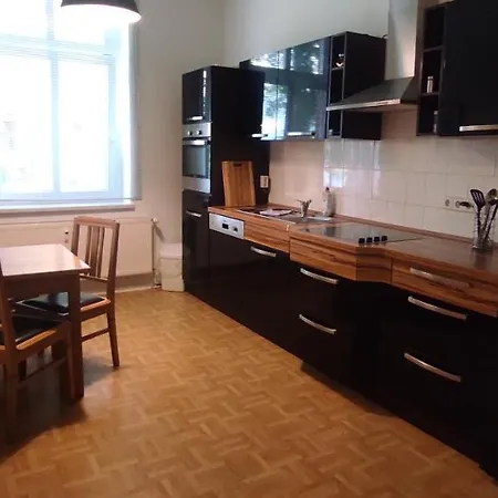 - Erdgeschoss Apartment *