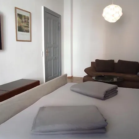 - Erdgeschoss Apartment