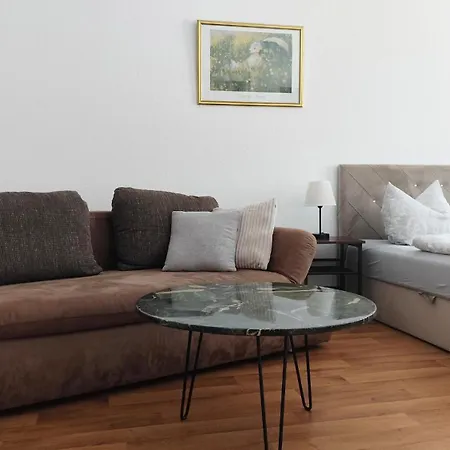 - Erdgeschoss Apartment